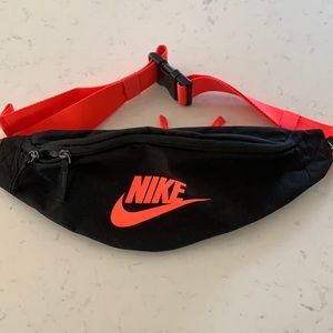 NIKE Fanny Pack